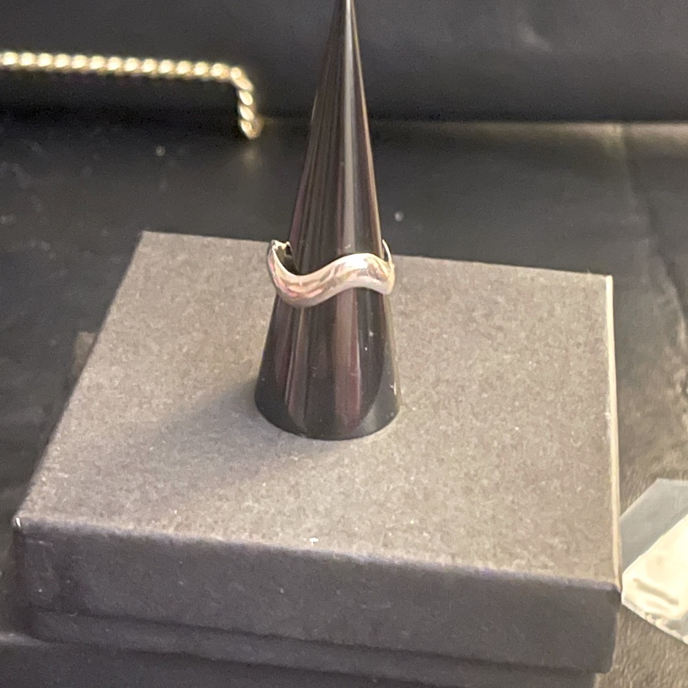 Sterling silver wavy band ring